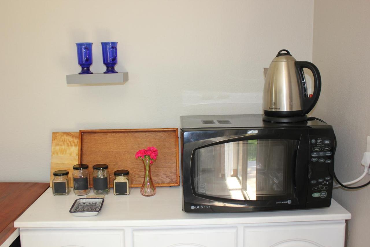 Karee & Wild Olive Guest Lodge Hekpoort 外观 照片