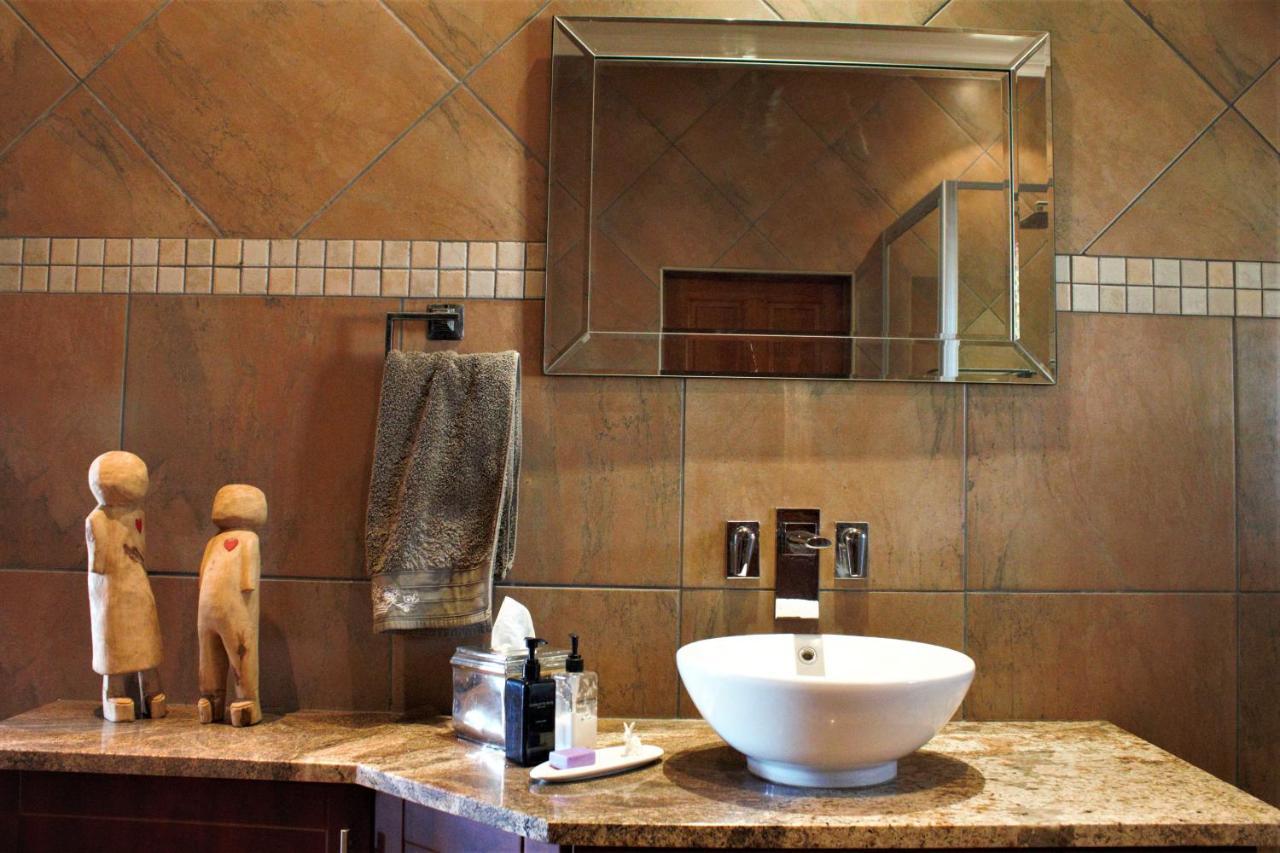 Karee & Wild Olive Guest Lodge Hekpoort 外观 照片